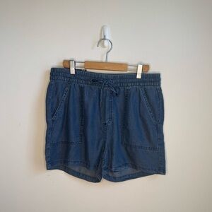 Silver Jeans Co. Livia Relaxed Fit Chambray Shorts - Size M